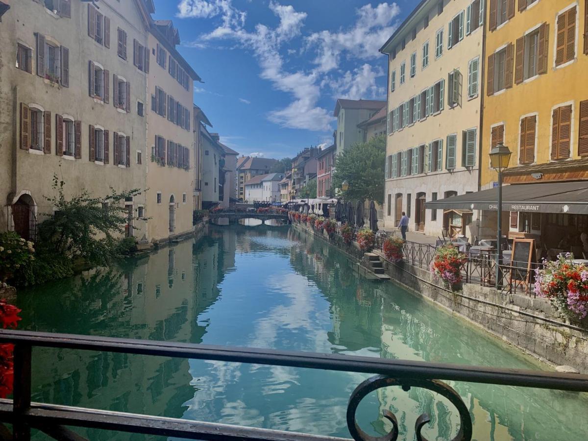 Atypique Sous Chateau Vieille Ville Annecy Bagian luar foto